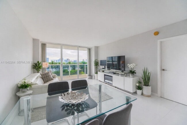 Building Photo - 3625 N Country Club Dr Unit 607