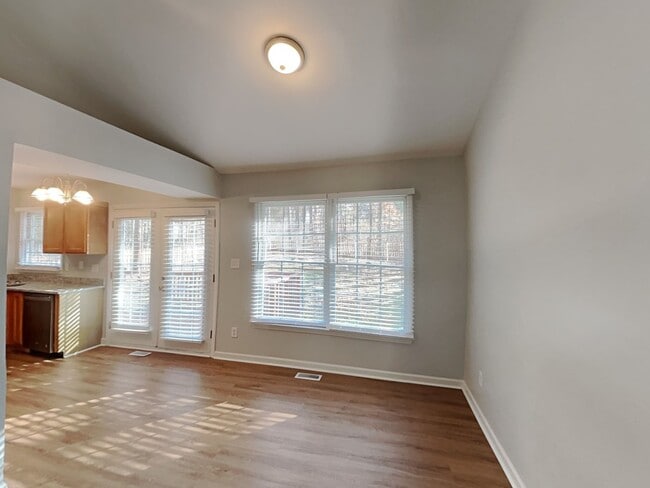 Photo - 6 Creeks Edge Ct