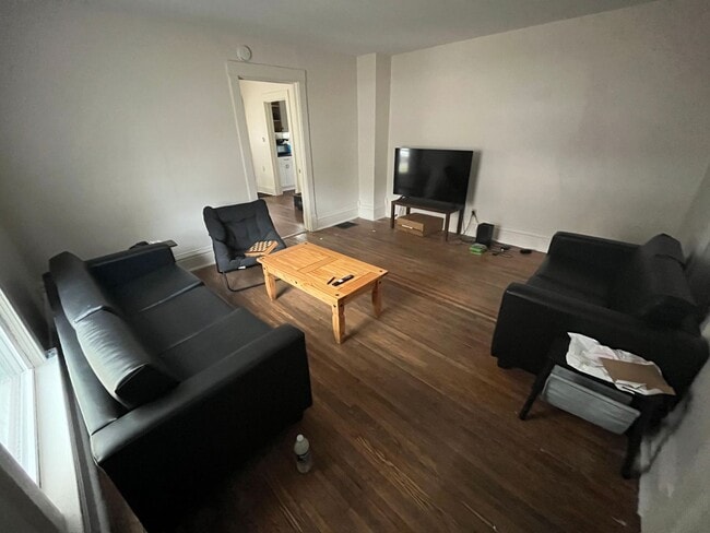 Photo - 3 Bedroom 1 Bath Perfect for Sports Fans!