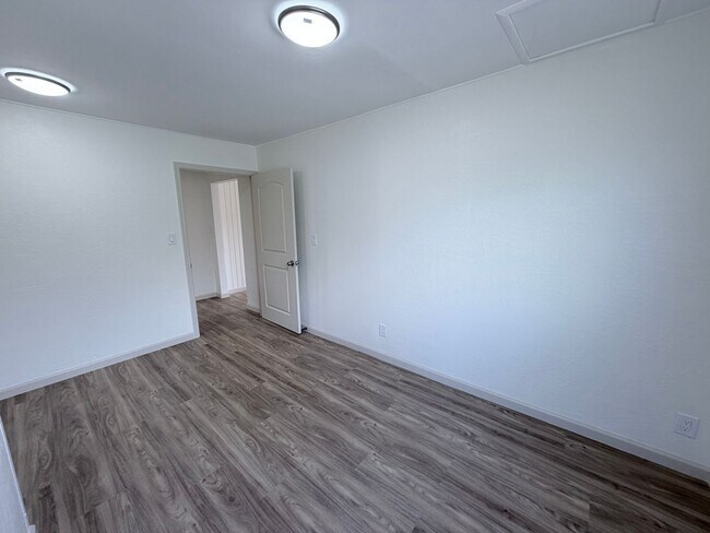 Photo - 2210 N School St Unit 2 Bedroom US