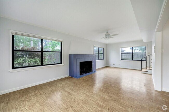Building Photo - 3309 Lawrence St Unit 2 Rental