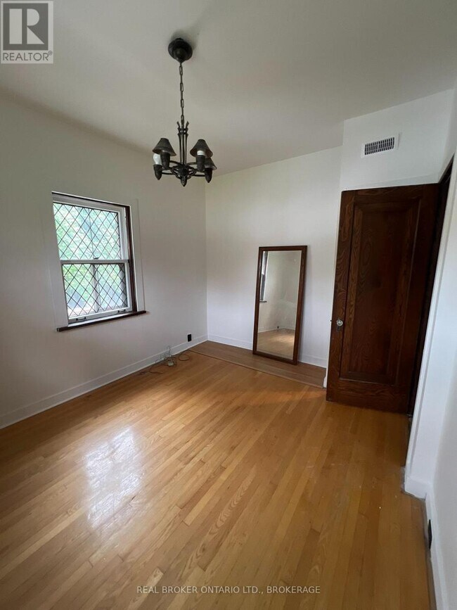 320 Second St E