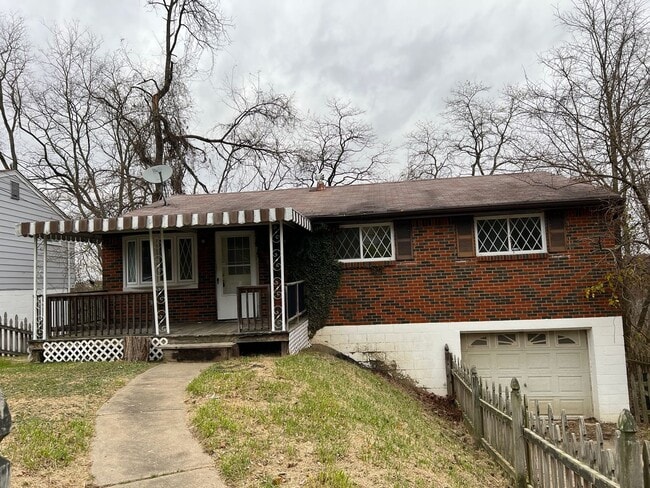 Building Photo - Renovated 3BD/2BA Home in Penn Hills