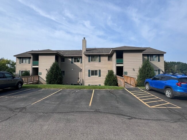 Building Photo - 3 BEDROOM CONDO WITH A 1 CAR GARAGE AND INCLUDES UTILITIES!