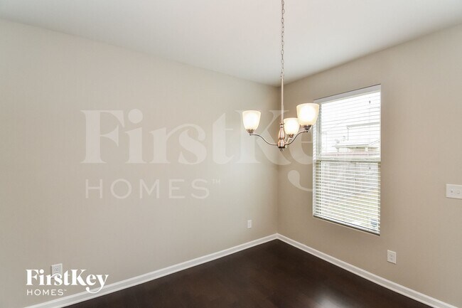Photo - 584 Dasheill Ln