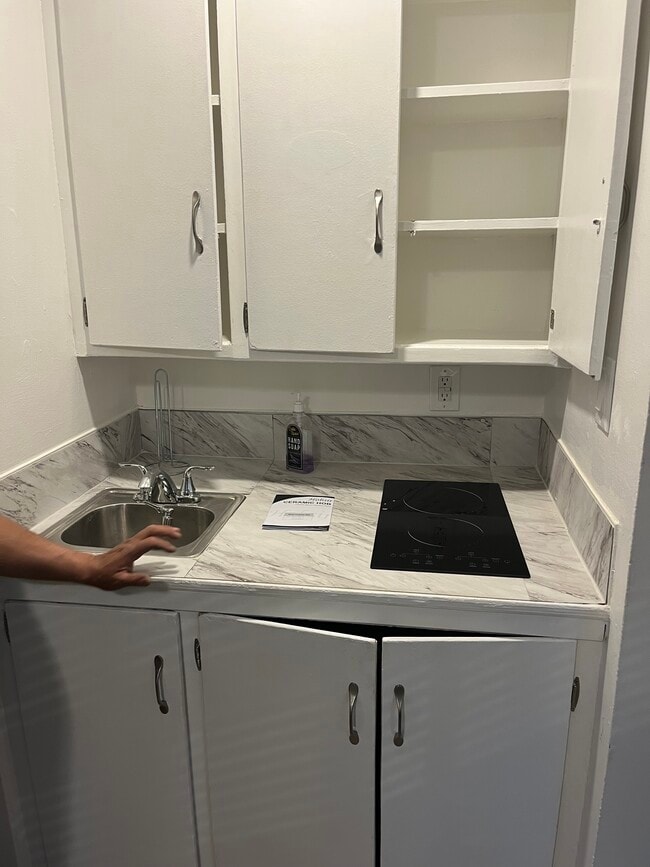 4811 Farmdale Ave Unit studio 3