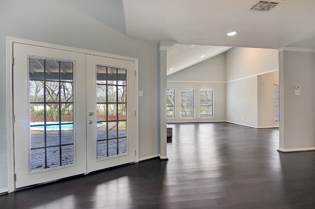 3333 Creekbend Dr