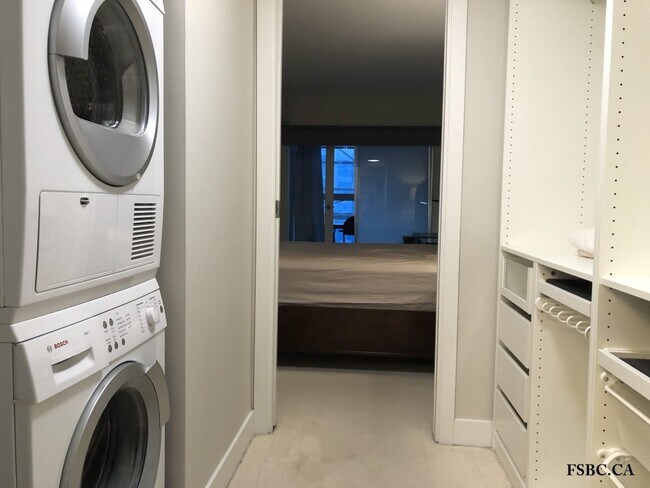 Photo - 1388 Homer St