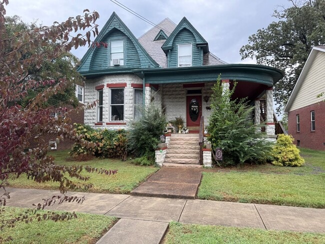 Building Photo - 306 Harahan Blvd Unit Apt B