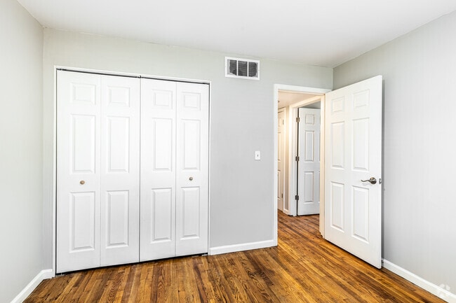2BR, 1BA - 782SF