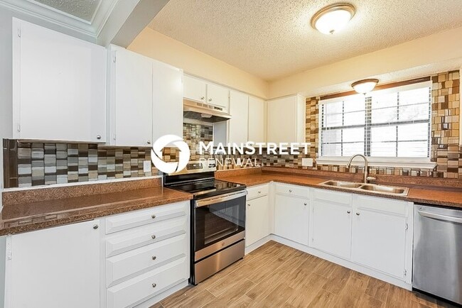Photo - 3 Bedroom Pet-Friendly Home in Mesquite, TX with Main Street Renewal