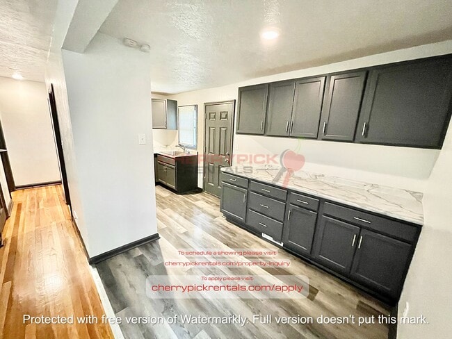 Photo - 4242 Pinkney St