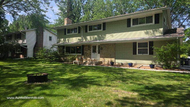 Photo - 5 bed 3 bath spacious single-family house, in Mounds View School District