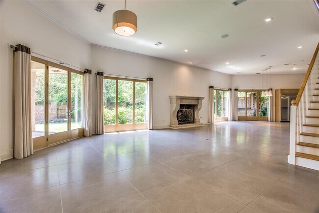 Photo - 6615 Willow Ln