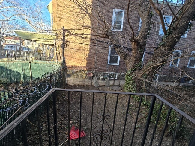 Photo - 5253 Spruce St