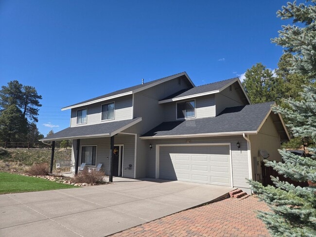 Building Photo - Westside 4 Bed, 2.5 Bath House with A/C & 2-Car Garage Near NAU & CCC! Students & Pets OK! Aug 10th!