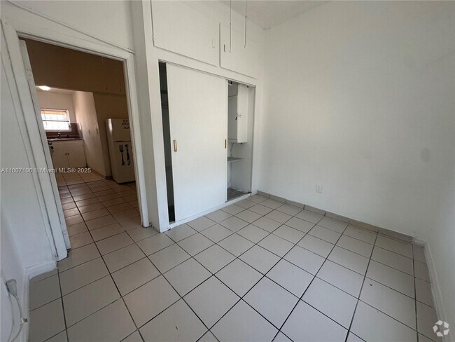 Building Photo - 534 NW 18th Ave Unit 2 Rental