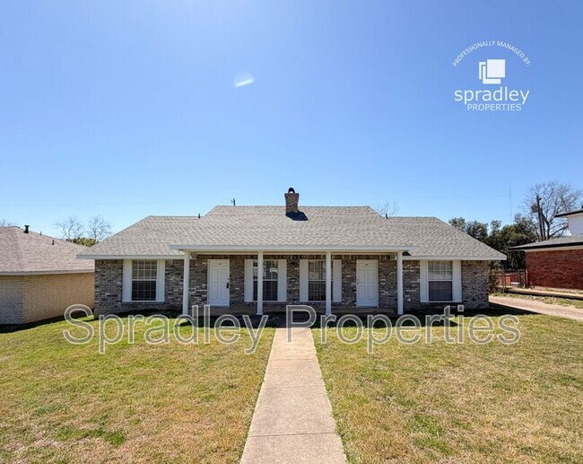 Building Photo - 3705 Ivanhoe Dr