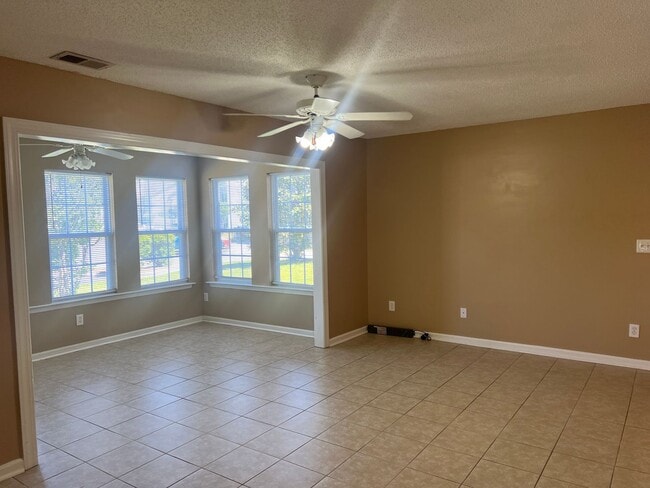 3806 Maypop Cir