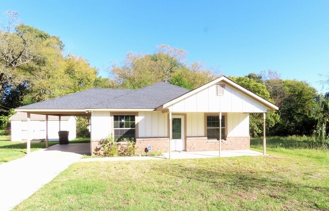 Building Photo - Updated 3 Bedroom, 2 Bath Home in Tyler!