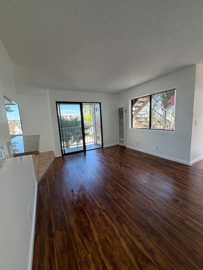 Building Photo - 4840 W 118th St Unit 1