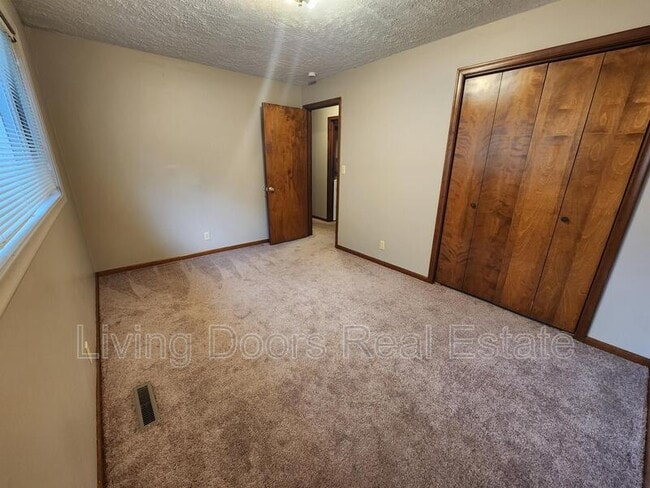 Photo - 4933 Ginny Ave