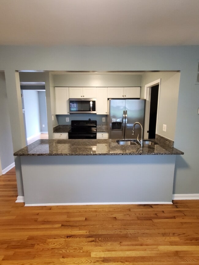 Kitchen - 2923 Sunset Ln