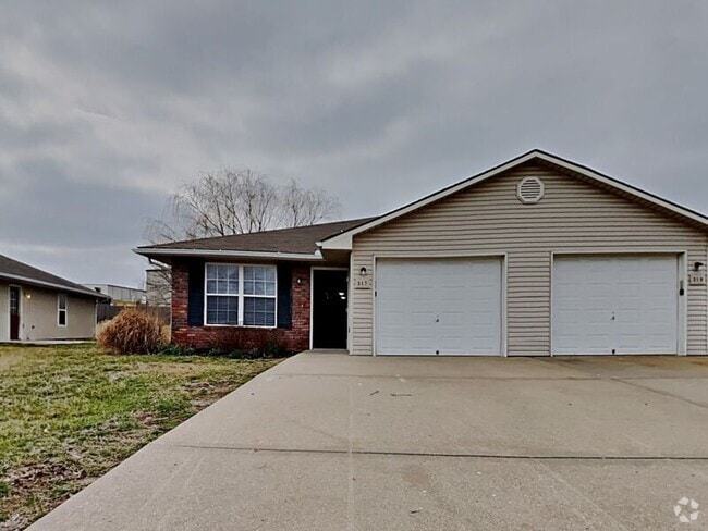Building Photo - 317 NW Woodbury Dr Rental