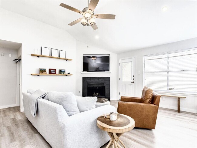 Photo - 14205 Vandever St