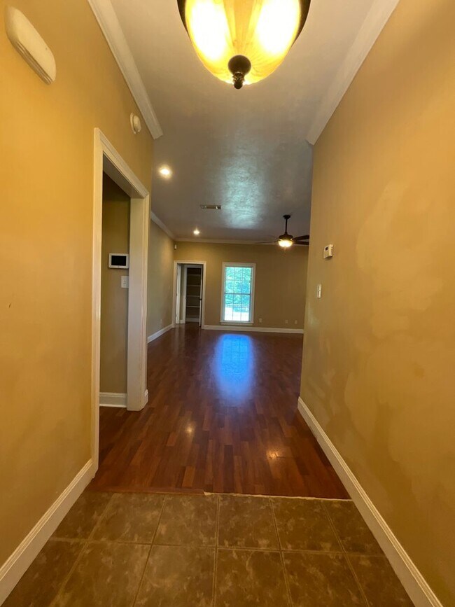 Photo - 110 James Dr