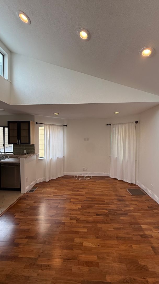 Photo - EPIC REA: Charming 2Bed/1Bath Condo w/ Parking