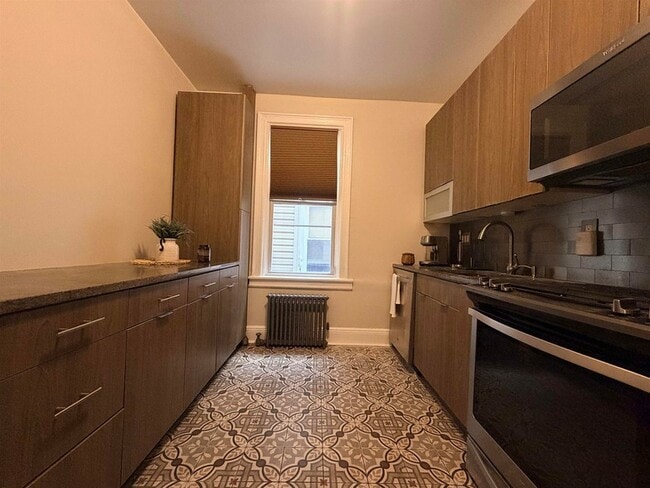 Photo - 138 W 30th St Unit 2