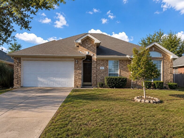 Photo - 1611 Windcastle Dr