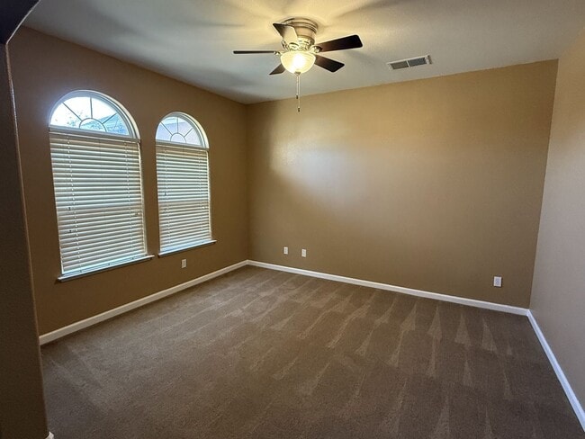 Photo - Spacious and Beautiful 4 bedroom luxury ho...