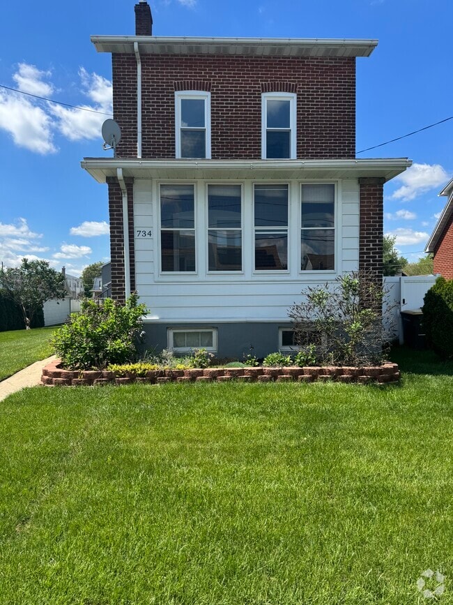 Building Photo - 734 6th St Rental