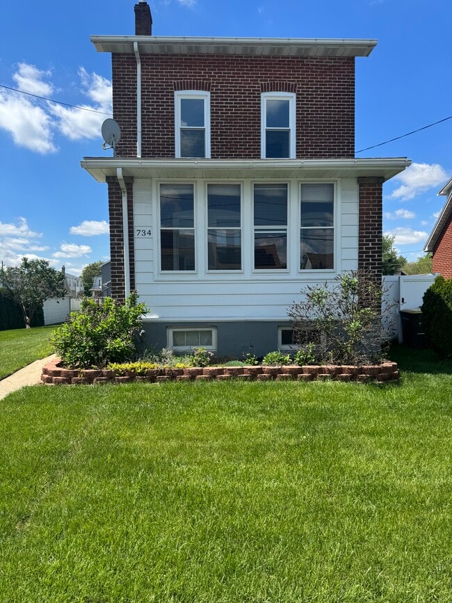 Photo - 734 6th St House