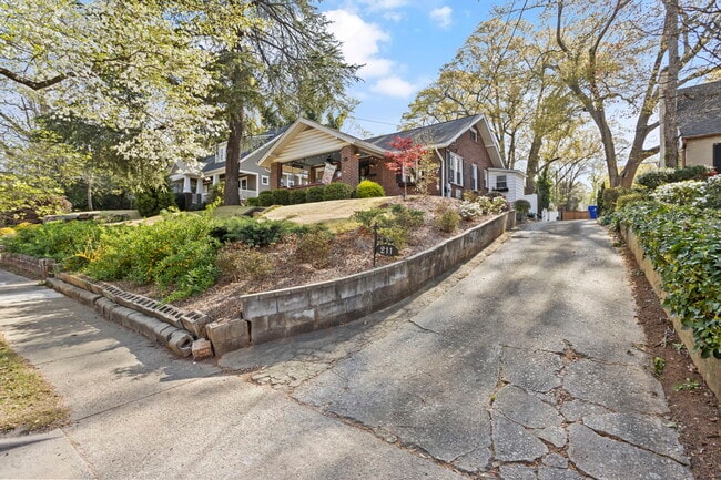 Photo - 211 Grove Rd