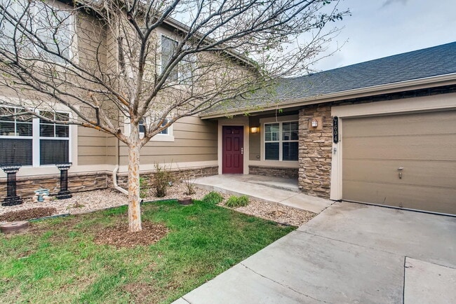 Building Photo - Gorgeous 5 Bed/4 Bath Townhome with Fully Finished Custom Basement! Cherry Creek Schools!