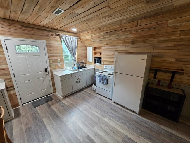 Photo - 820 Clearview Rd