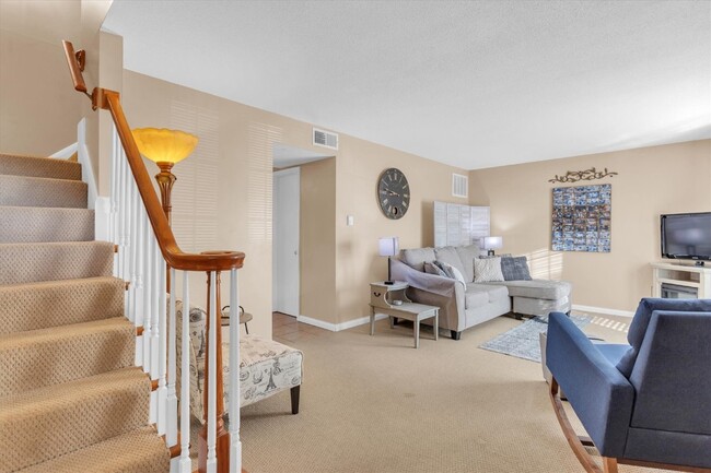 Photo - 1656 Herault Pl