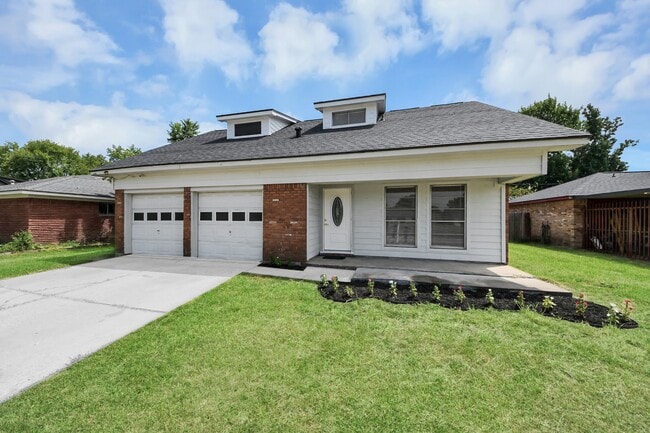 Photo - 734 Dell Dale St