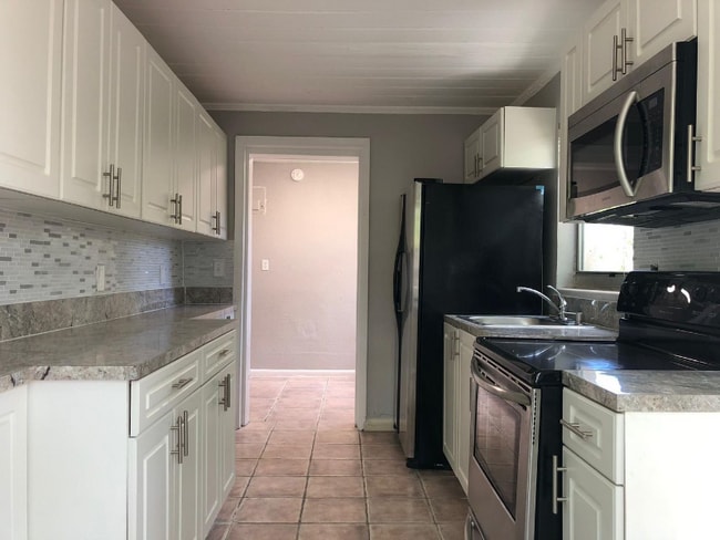 Photo - 1069 W 30th St