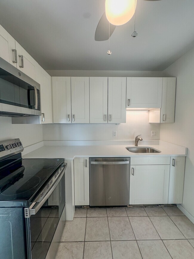 Photo - 1255 N Sandburg Terrace