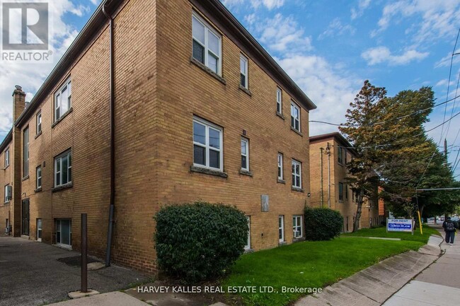 Photo - 2905 St Clair Ave E Unit 12