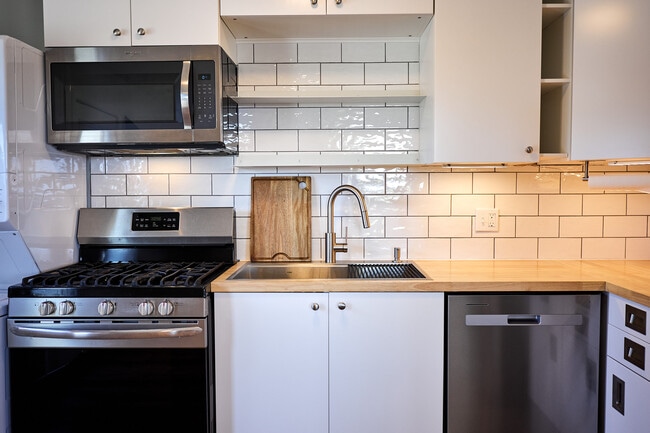 Building Photo - 1116 E Fountain Blvd Rental