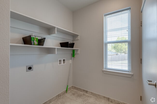 1BR, 1BA - 680SF