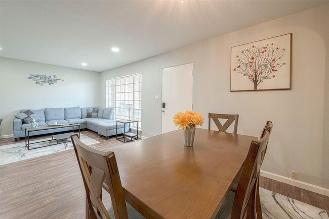 Photo - 2121 Fountain View Dr