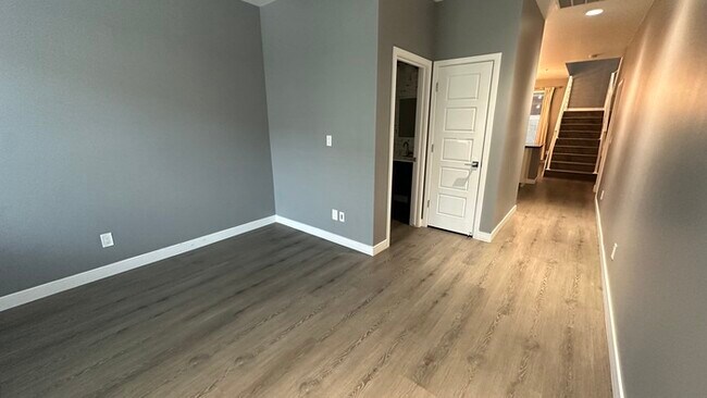 Photo - 3/2.5 Condo in Gated Complex Unit 122