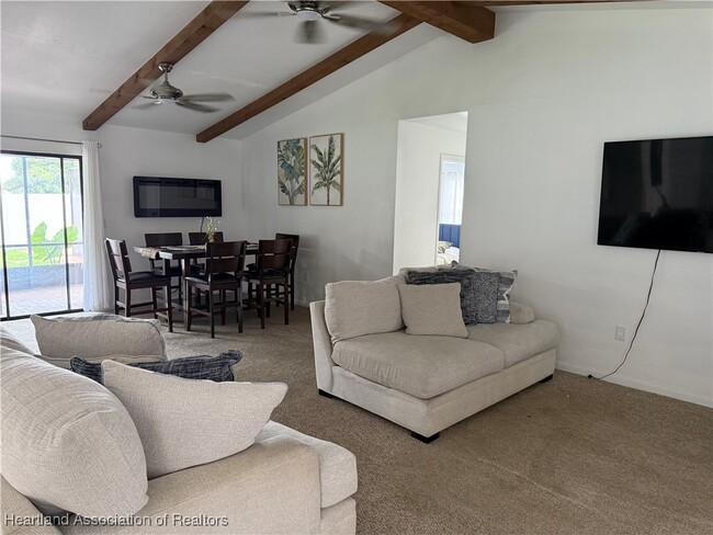 Photo - 332 Oak Knolls Cir