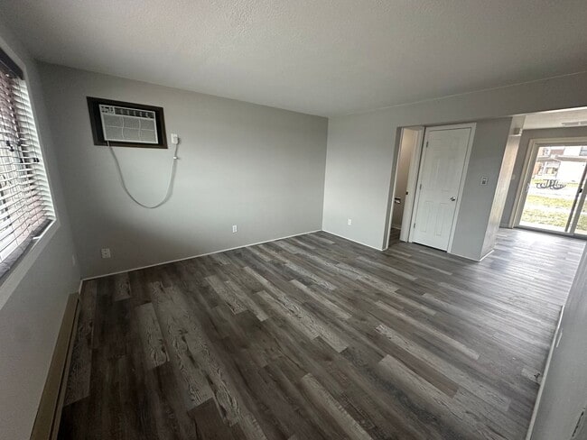Photo - 554 W 42nd St